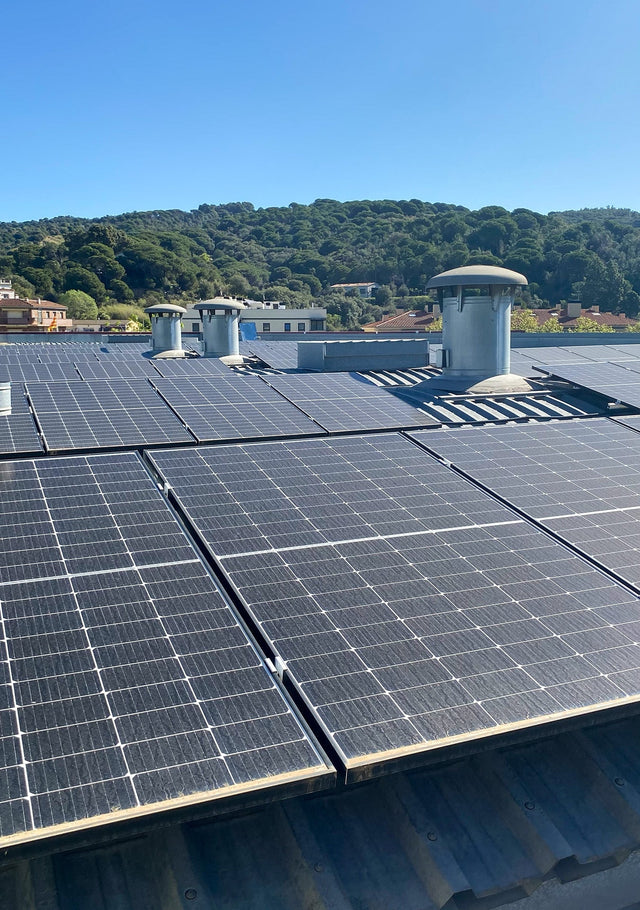 Installing Solar Panels: A Step Toward Decarbonization