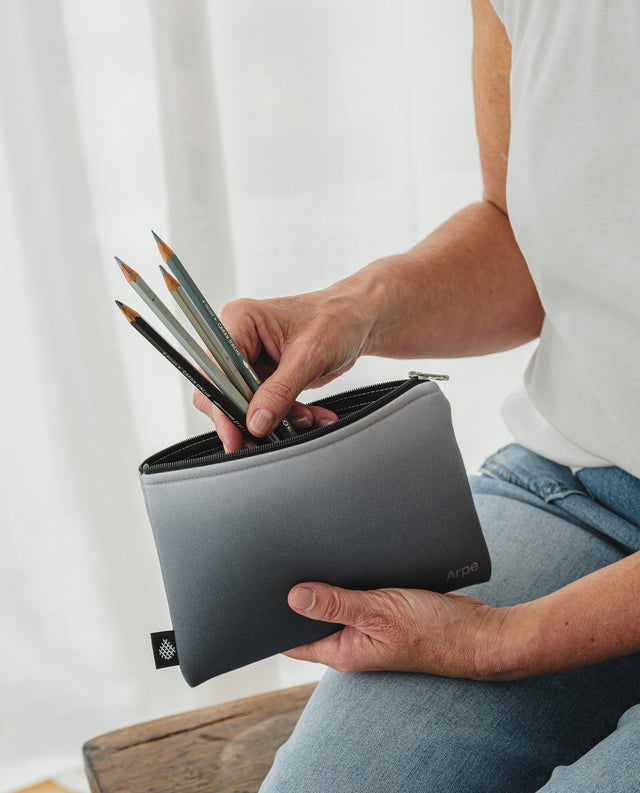 Pouch Small Charcoal Gray