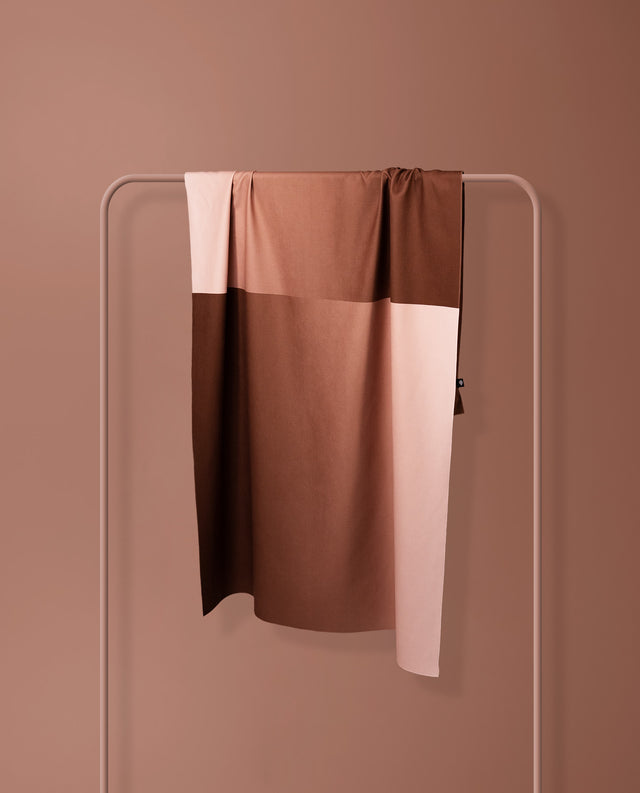 Arpe Circular Chestnut Brown Calm Collection: Microfiber Towels