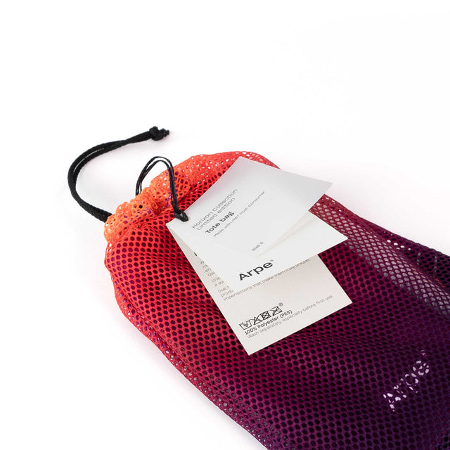 Zero Waste bag packaging for Versatile and sustainable zippered tote bag – Packaging para Bolsa de viaje con cremallera, versátil y sostenible – Small Horizon Intense Red